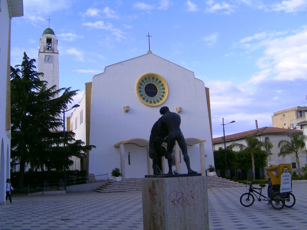 Statue of Hercules and the lion - Policoro | Secret World Trip Planner