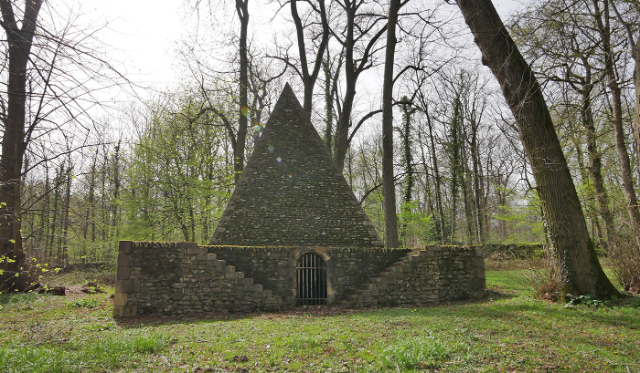 The Désert de Retz i - Chambourcy | Secret World Trip Planner