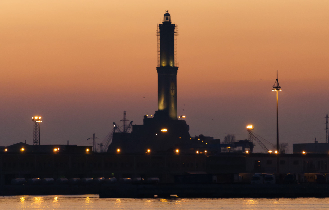 โคมไฟเจนัว - Genova | Secret World Trip Planner