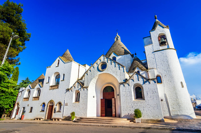 Sankt Antonius af Paduas kirke - Alberobello | Secret World Trip Planner
