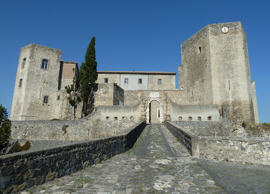 Castelul Melfi - Melfi | Secret World Trip Planner