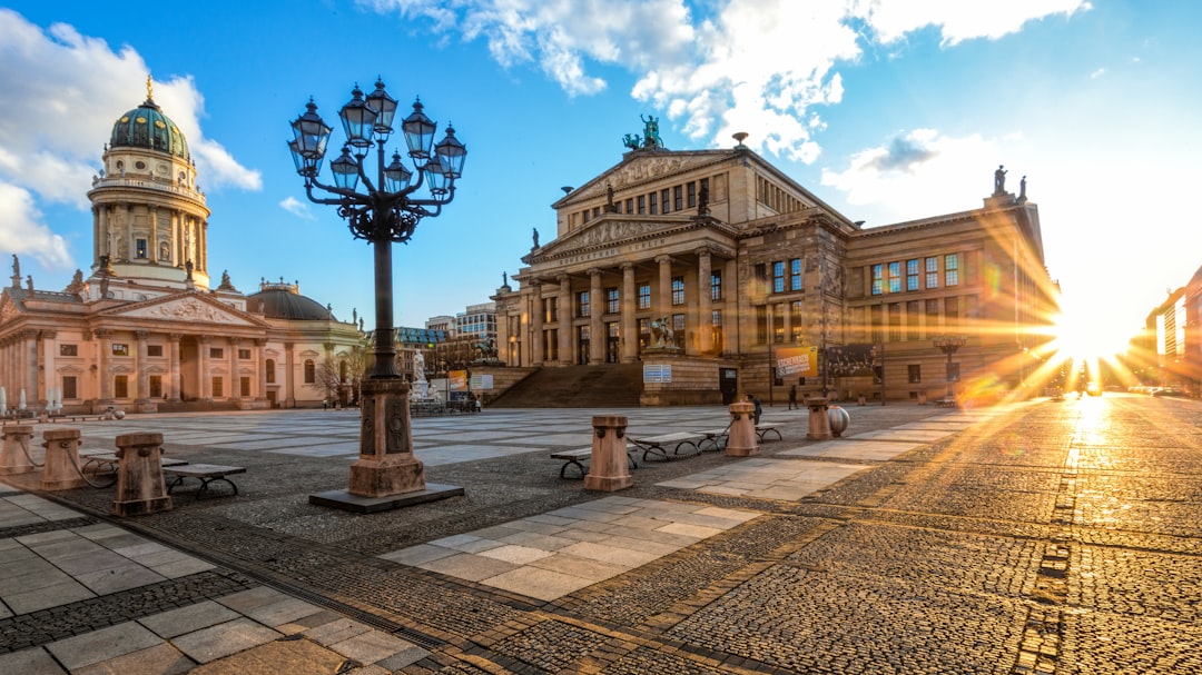 Le Gendarmenmarkt est peut-être la place la plus majestueuse de Berlin. - Berlin | Secret World Trip Planner
