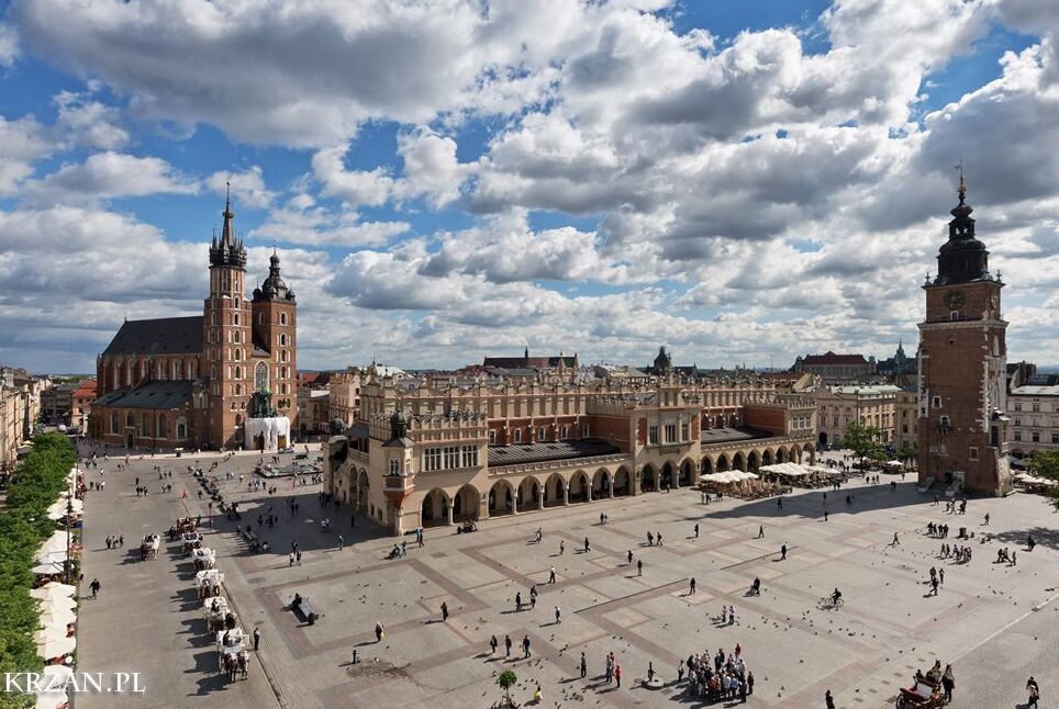 Cracovie | Rynek Glówny est la place principale de la ville. - Kraków | Secret World Trip Planner