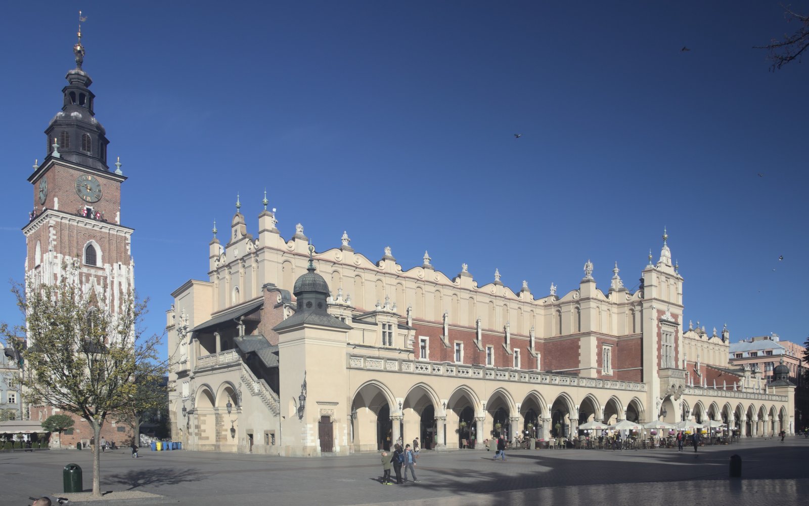 Cracovie | Rynek Glówny est la place principale de la ville. - Kraków | Secret World Trip Planner