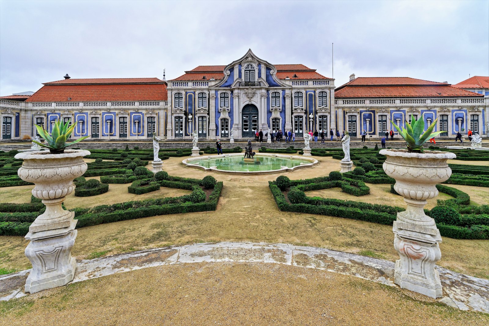 Náisiúnta Pálás Queluz, an Phortaingéil - Queluz | Secret World Trip Planner