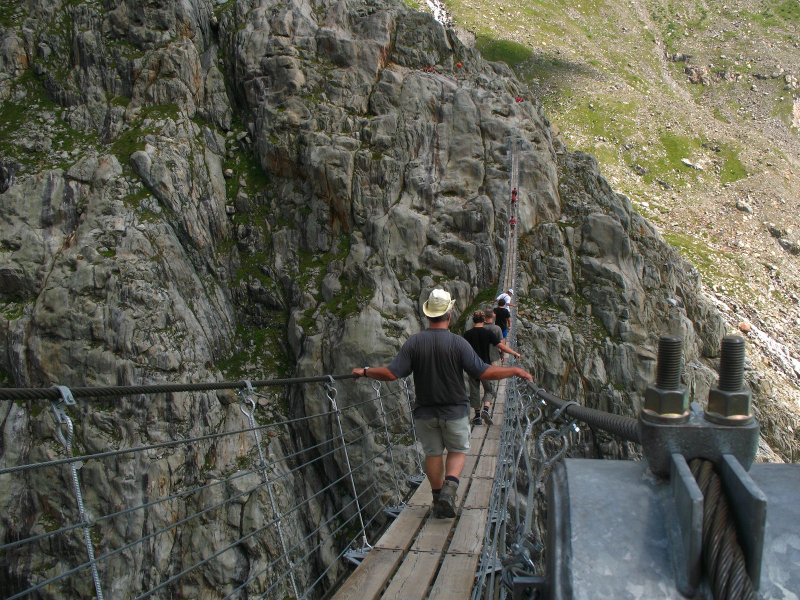 Ponte del Trift nel cuore delle Alpi - Gadmen | Secret World Trip Planner