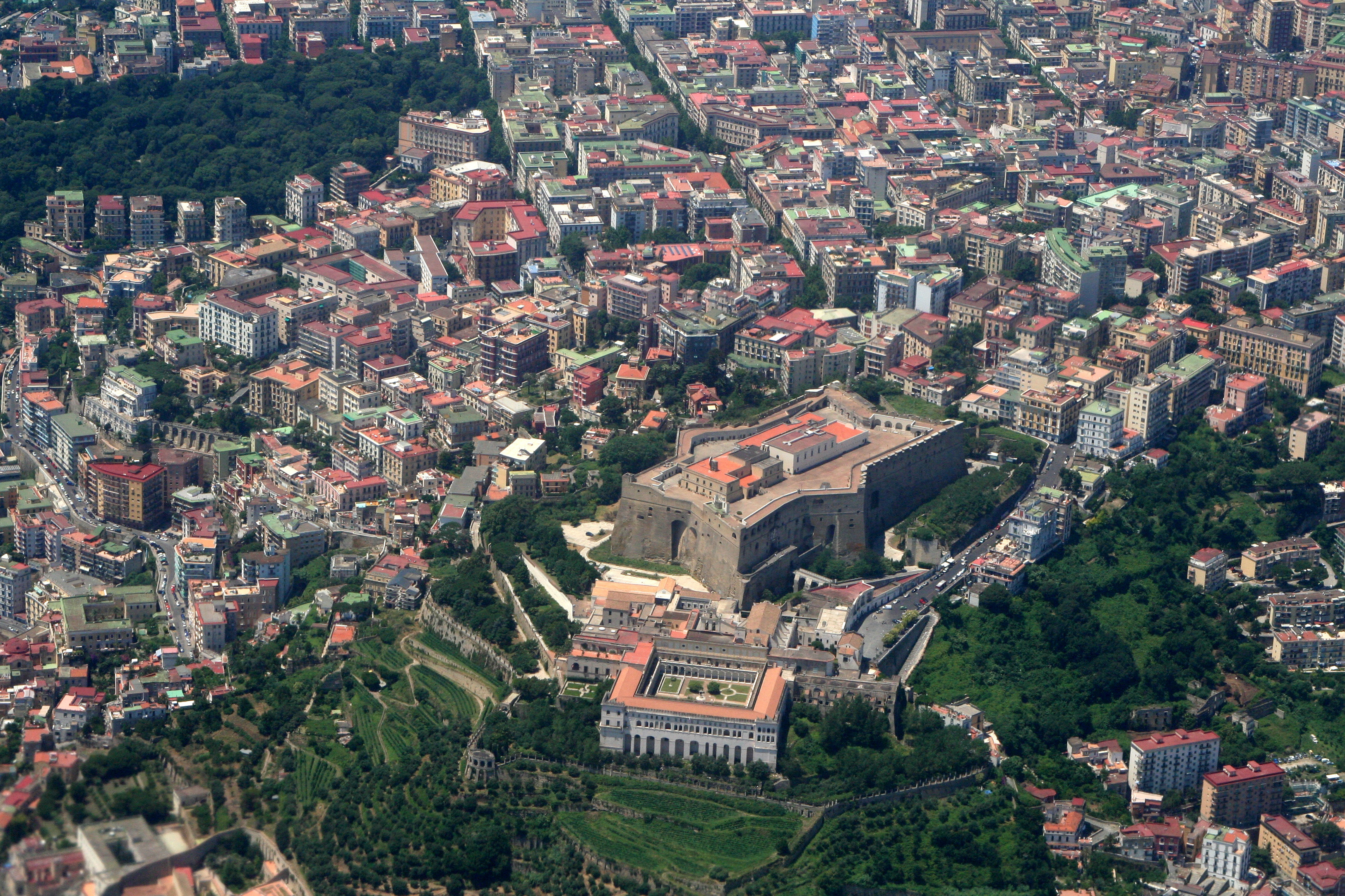 נאפולי והטירות שלה: Castel Santon ' mo  - Napoli | Secret World Trip Planner