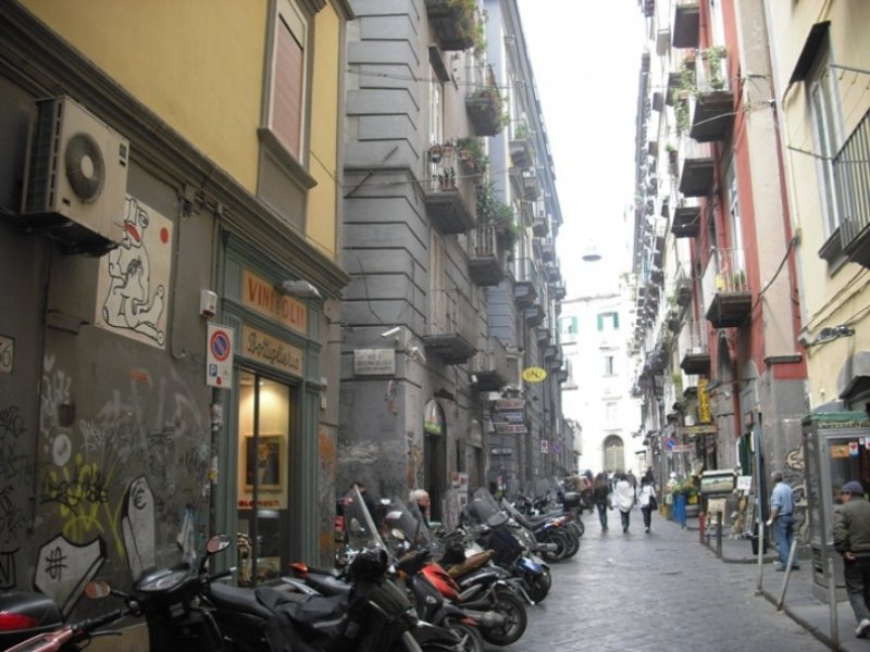 Cisterna e lashtë e naftës - Napoli | Secret World Trip Planner