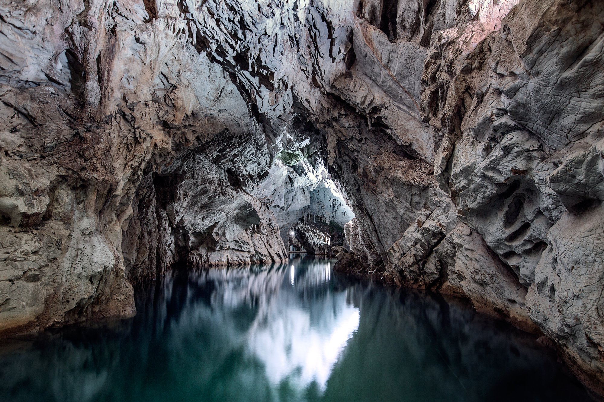 Pećine Pertosa - Pertosa | Secret World Trip Planner