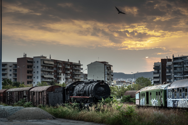 Les vestiges rouillés de Thessalonique : Les wagons de chemin de fer abandonnés figés dans le temps - Kallithea | Secret World Trip Planner