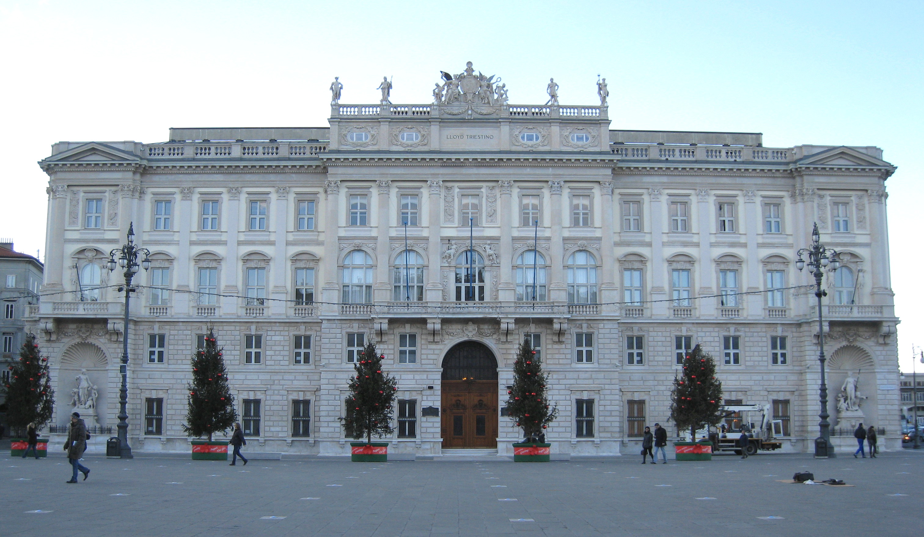 Palast der Region - Trieste | Secret World Trip Planner