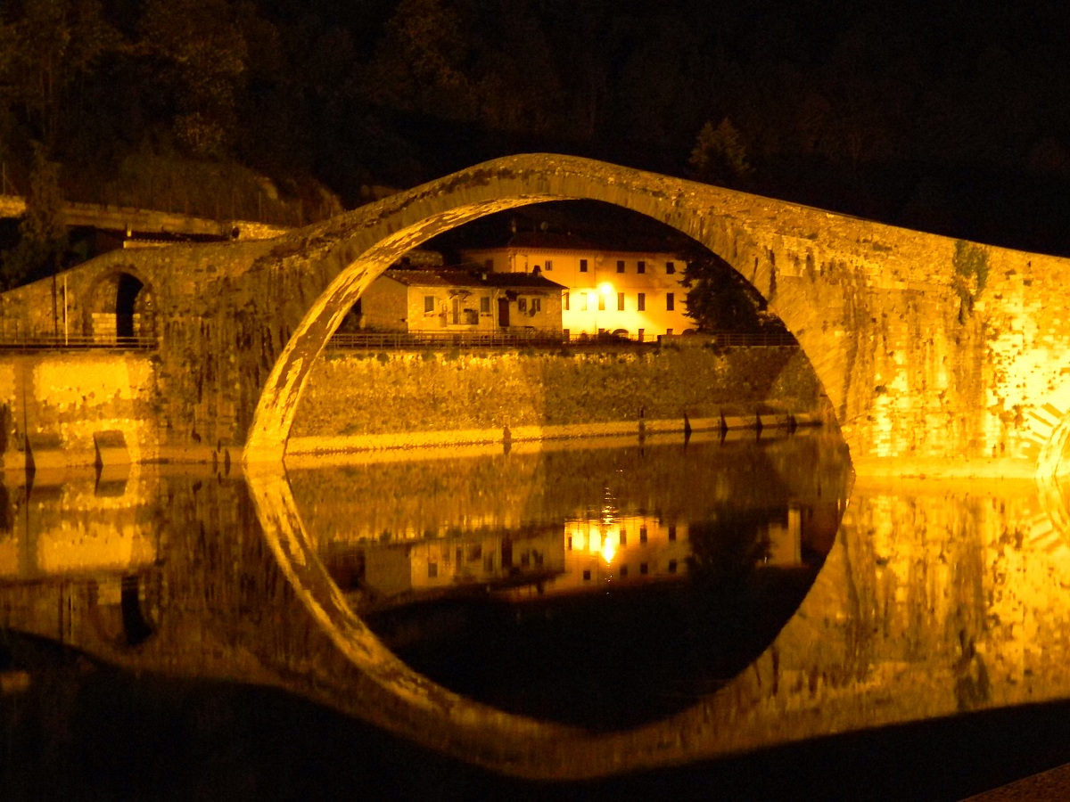 Ponte del Diavolo eða Maddalena, - Borgo a Mozzano | Secret World Trip Planner
