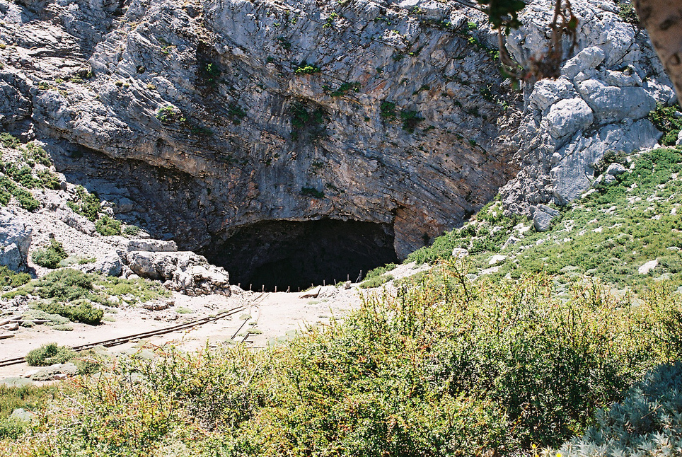 Idaean Cave and the legend of  Zeus — Nida ?????