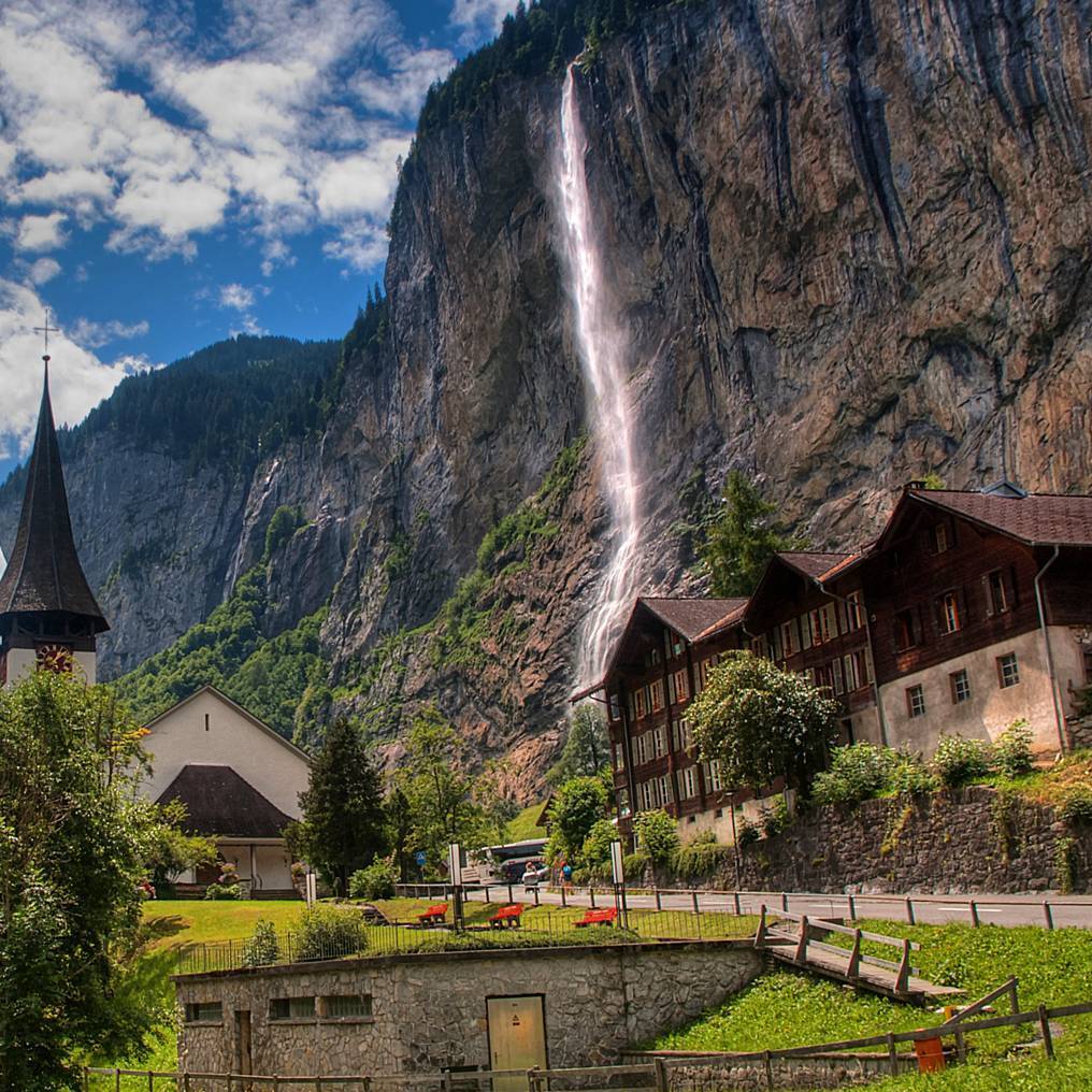 Valle di Lauterbrunnen: Cascate di Staubbach - Lauterbrunnen | Secret World Trip Planner