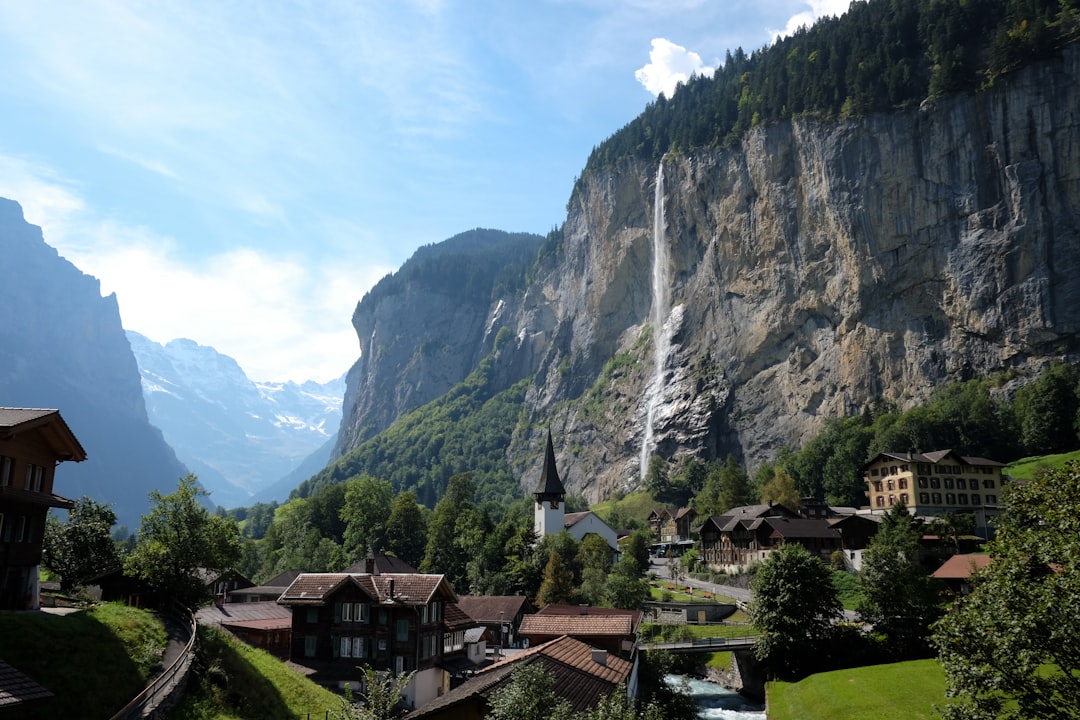 Lauterbrunnen e le impressionanti cascate di Staubbach - Lauterbrunnen | Secret World Trip Planner