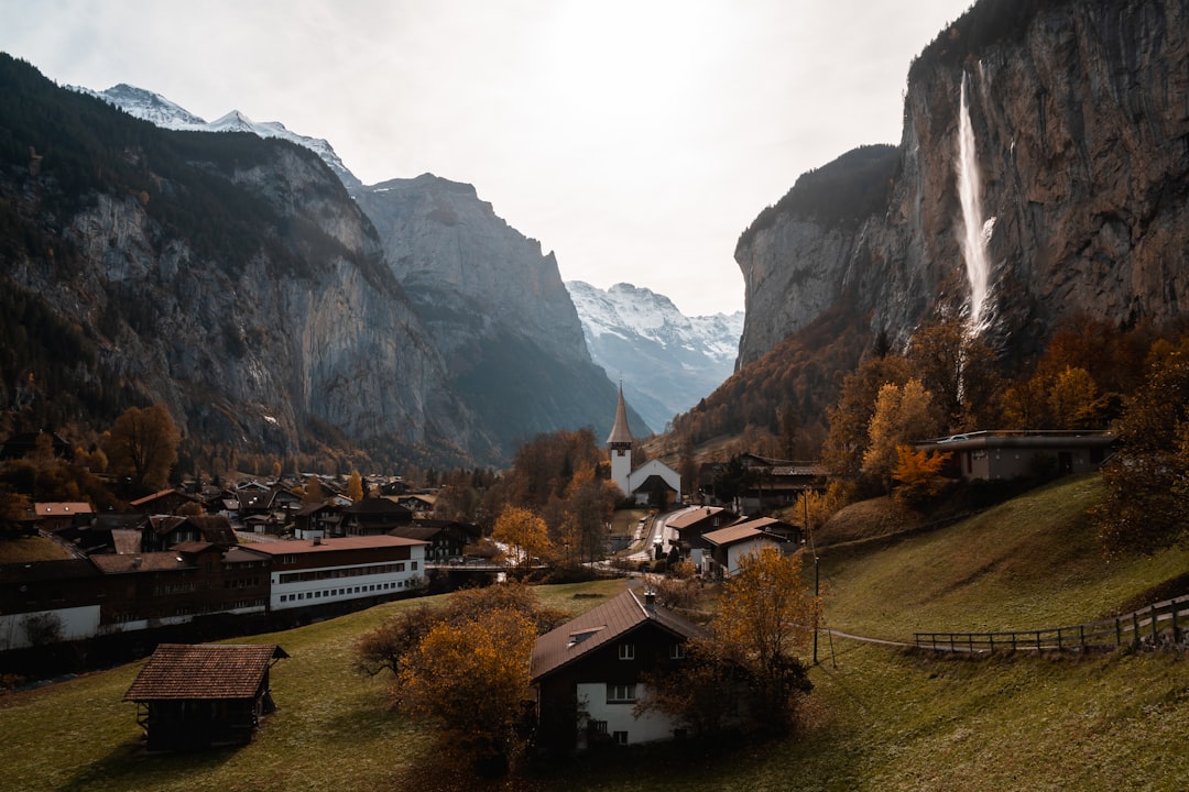 Lauterbrunnen e le impressionanti cascate di Staubbach - Lauterbrunnen | Secret World Trip Planner
