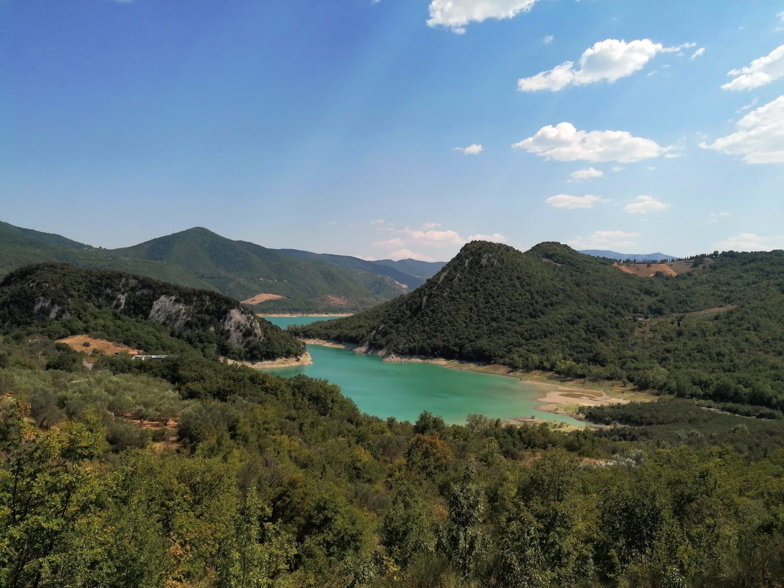 Il Lago Bomba e la splendida vista della Majella - Lago di Bomba | Secret World Trip Planner
