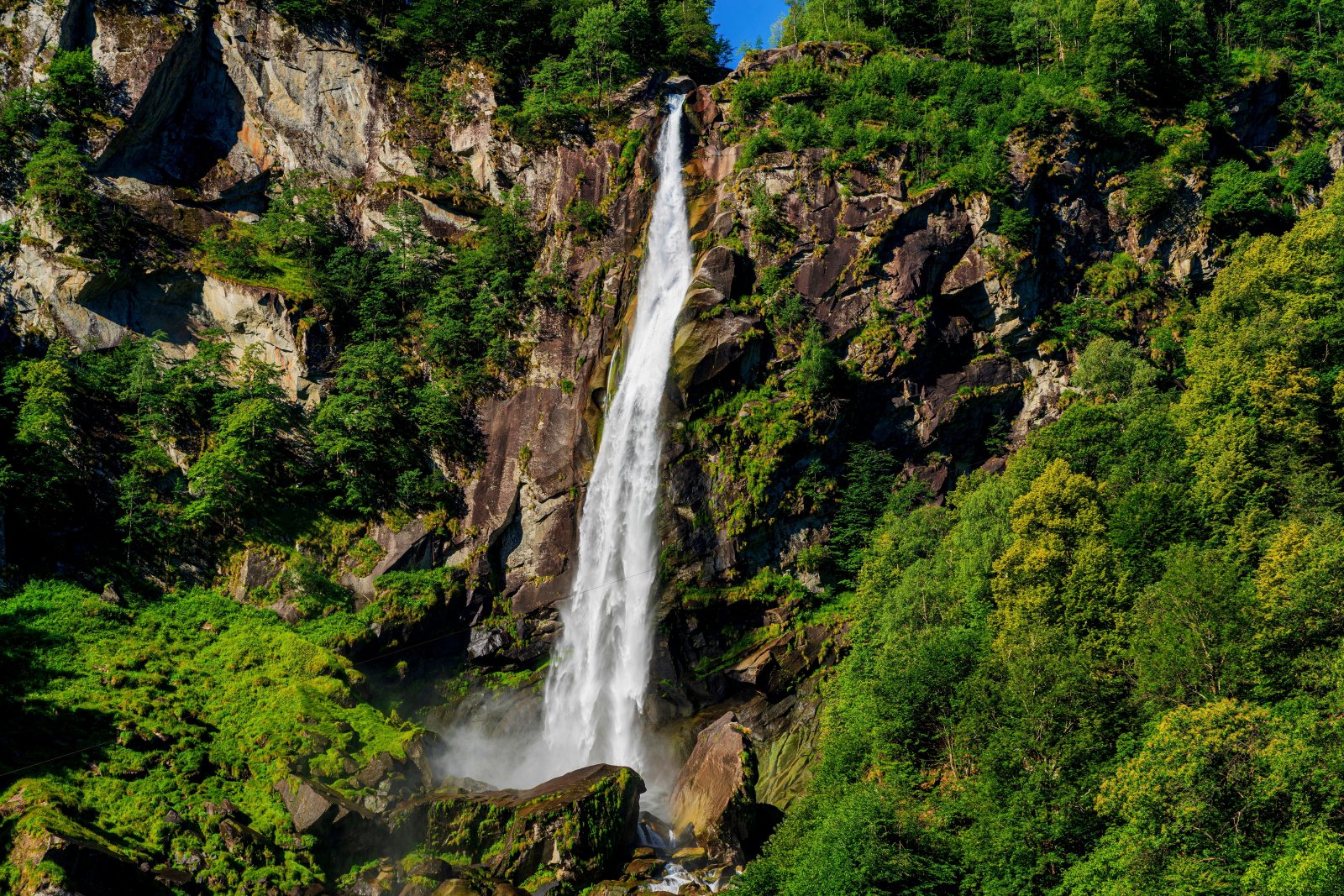 Suiza: La cascada de Foroglio - Cevio | Secret World Trip Planner