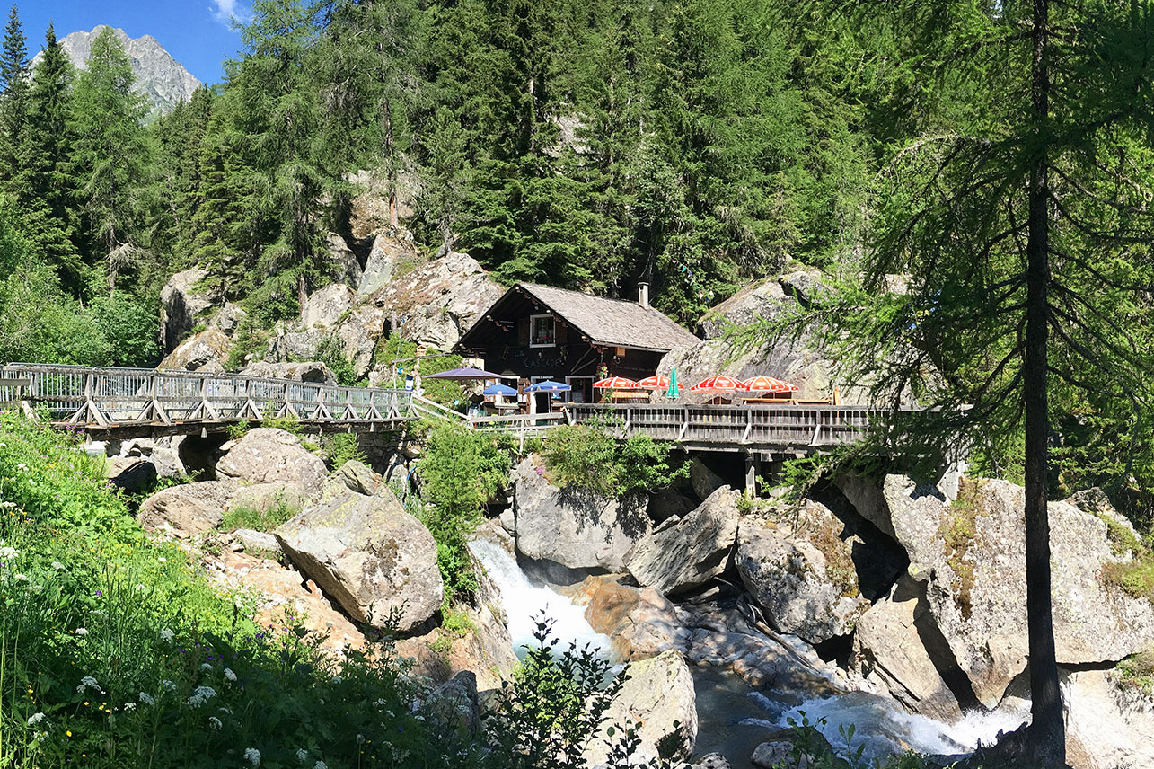 საფრანგეთი: ბერარდ ჩანჩქერი - Vallorcine | Secret World Trip Planner