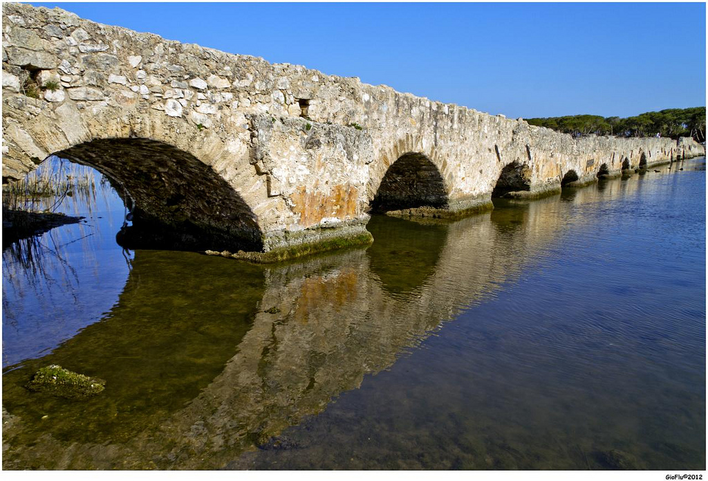 Pont romain - Fertilia | Secret World Trip Planner