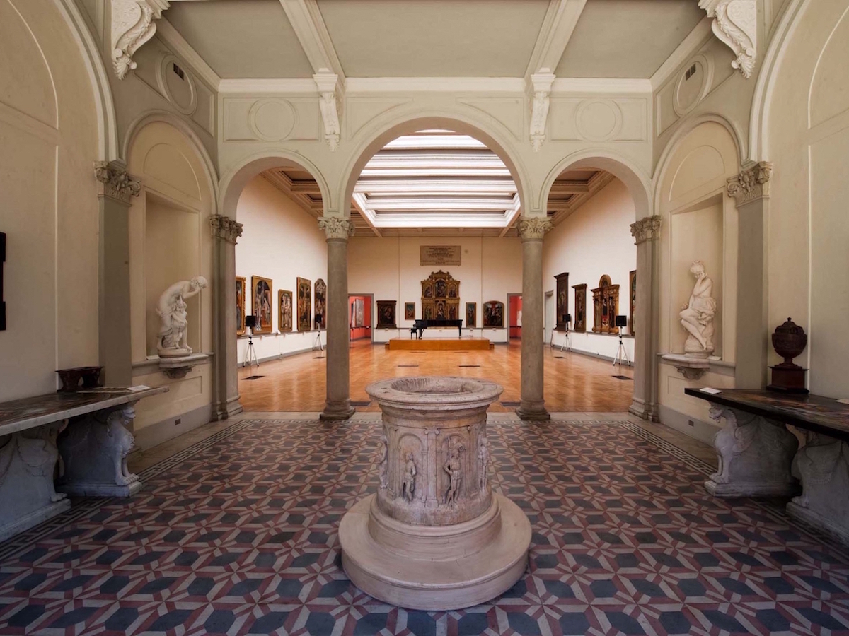 Burgundy Музей - Vercelli | Secret World Trip Planner