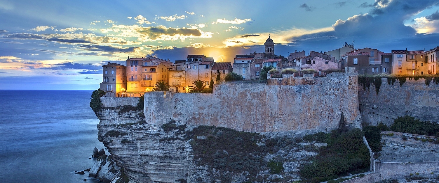 Bonifacio est la plus ancienne ville de l'île de Corse — Bonifacio