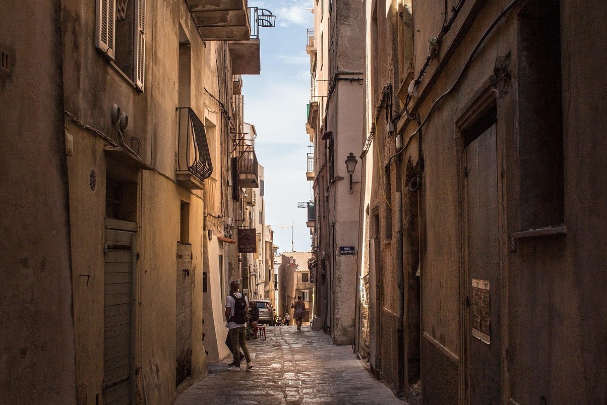Bonifacio est la plus ancienne ville de l'île de Corse - Bonifacio | Secret World Trip Planner