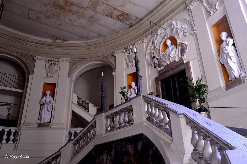 Palazzo Spinelli di Laurino a duchovia - Napoli | Secret World Trip Planner