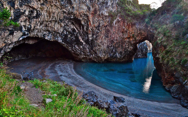 Den hemmelige strand Arcomagno - San Nicola Arcella | Secret World Trip Planner