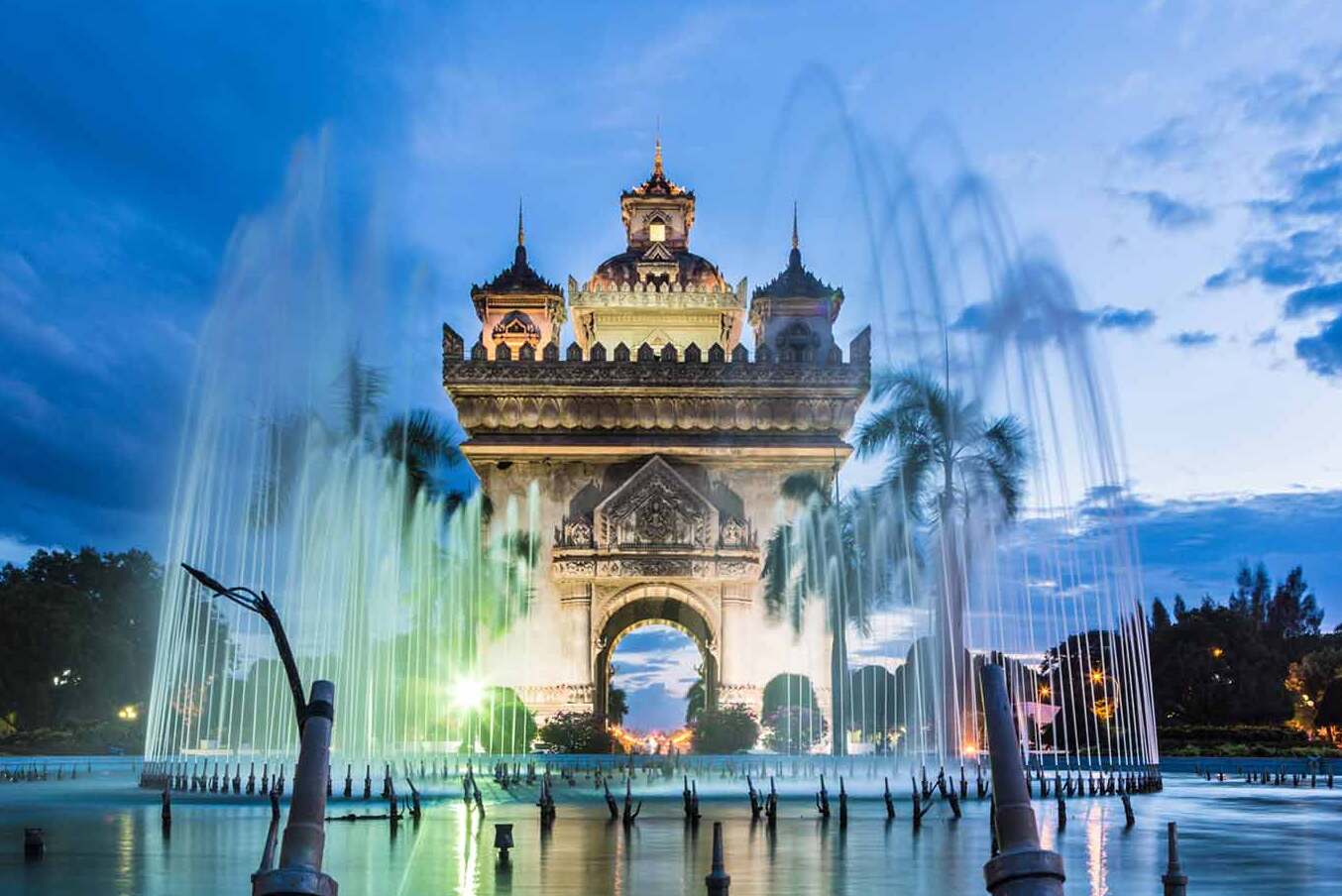 Patuxai the gate of triumph or victory gate in Vientiane — Vientiane
