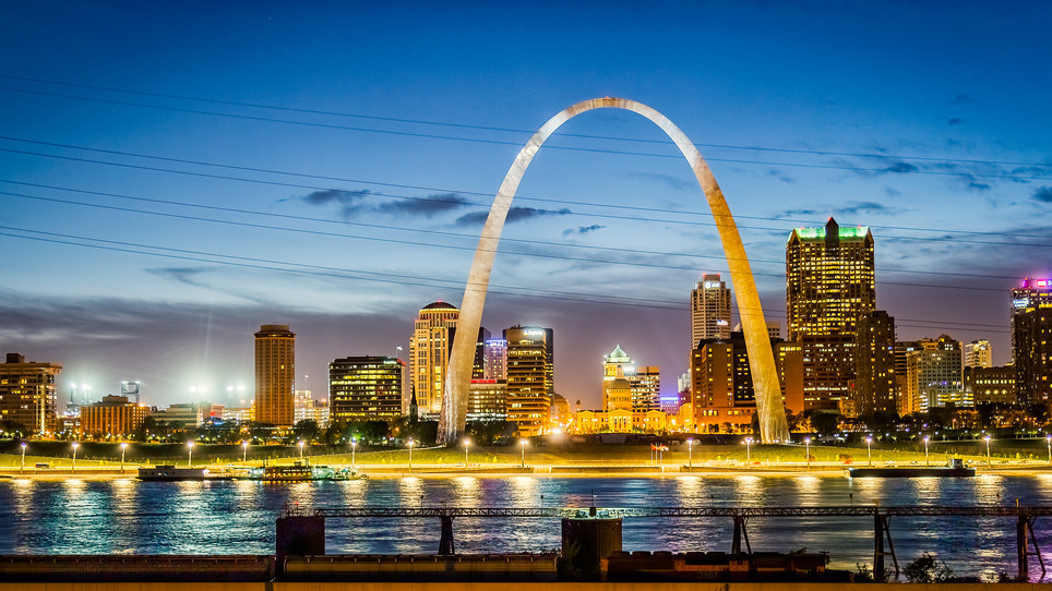 L'arche du Gateway est le plus haut monument en forme d'arche aux États-Unis — St. Louis