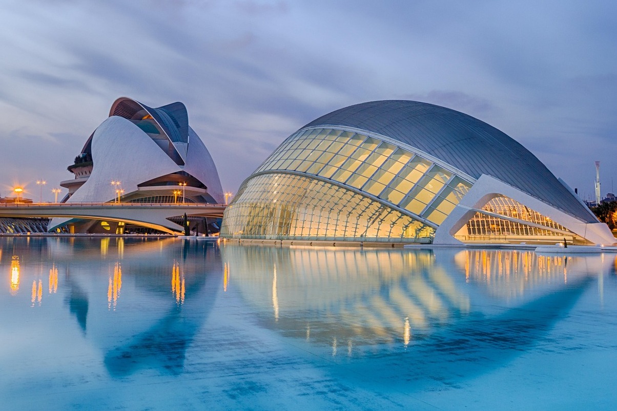 The Queen Sofia palace of the art in Valencia - València | Secret World Trip Planner