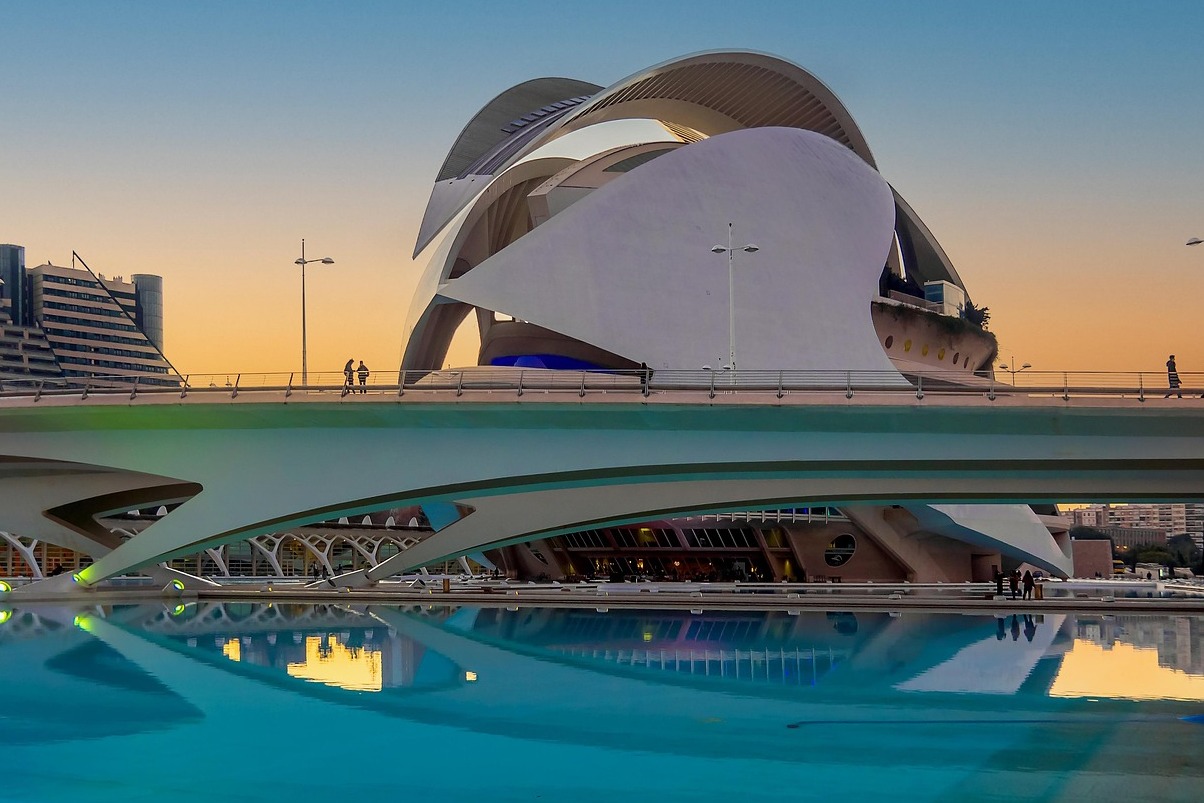 The Queen Sofia palace of the art in Valencia - València | Secret World Trip Planner
