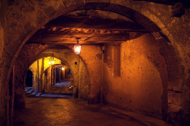 Qorong'i ko'cha - Villefranche-sur-Mer | Secret World Trip Planner