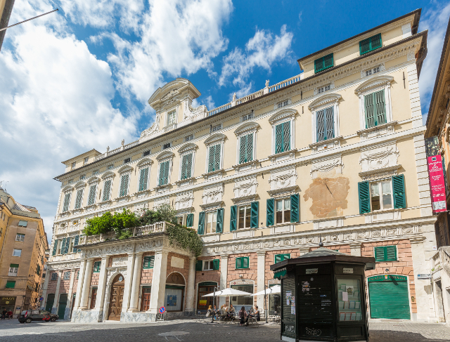पलाज्जो ग्रिमाल्डी की धूपघड़ी - Genova | Secret World Trip Planner