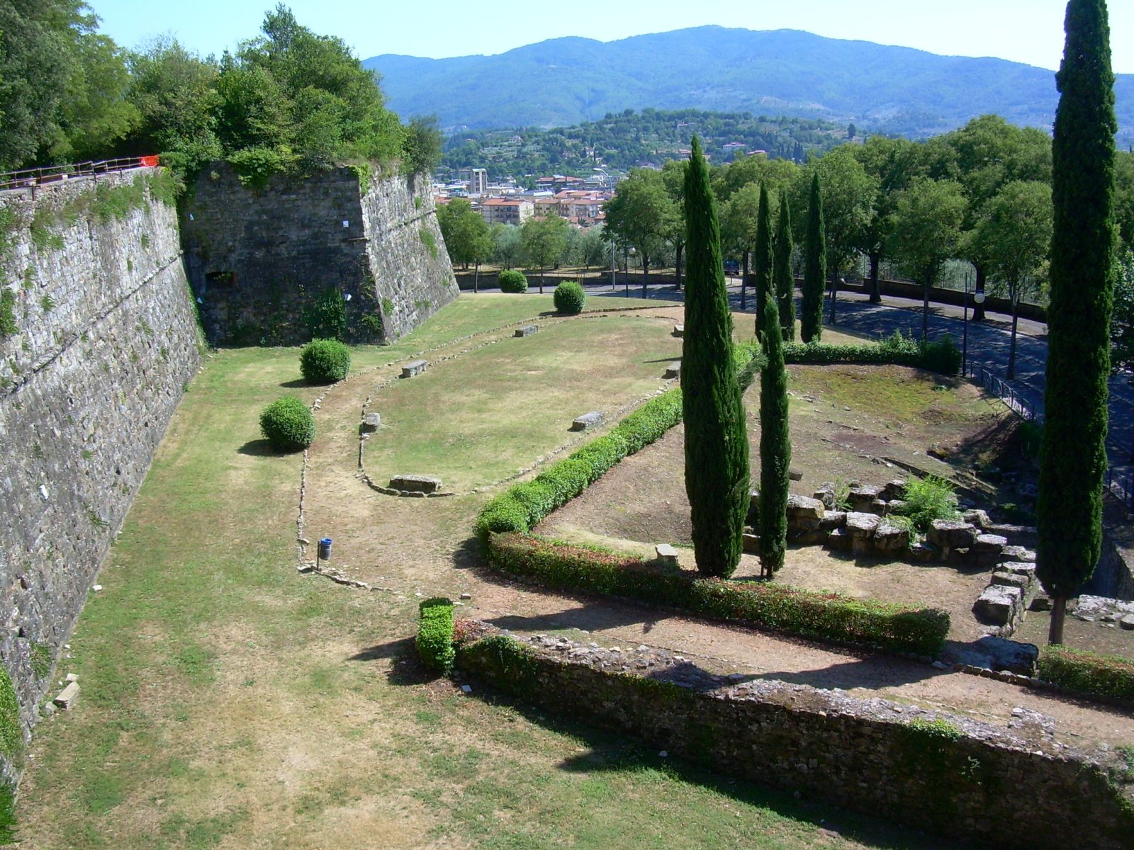 Arezzo ແລະການແພດທີ່ມີສົງຄາ - Arezzo | Secret World Trip Planner