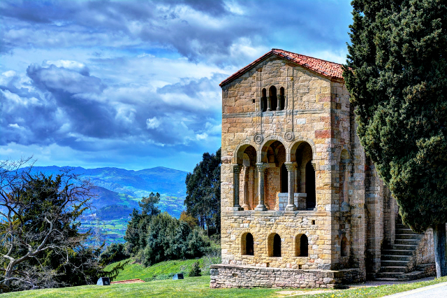 Chiesa di Santa María del Naranco - Oviedo | Secret World Trip Planner
