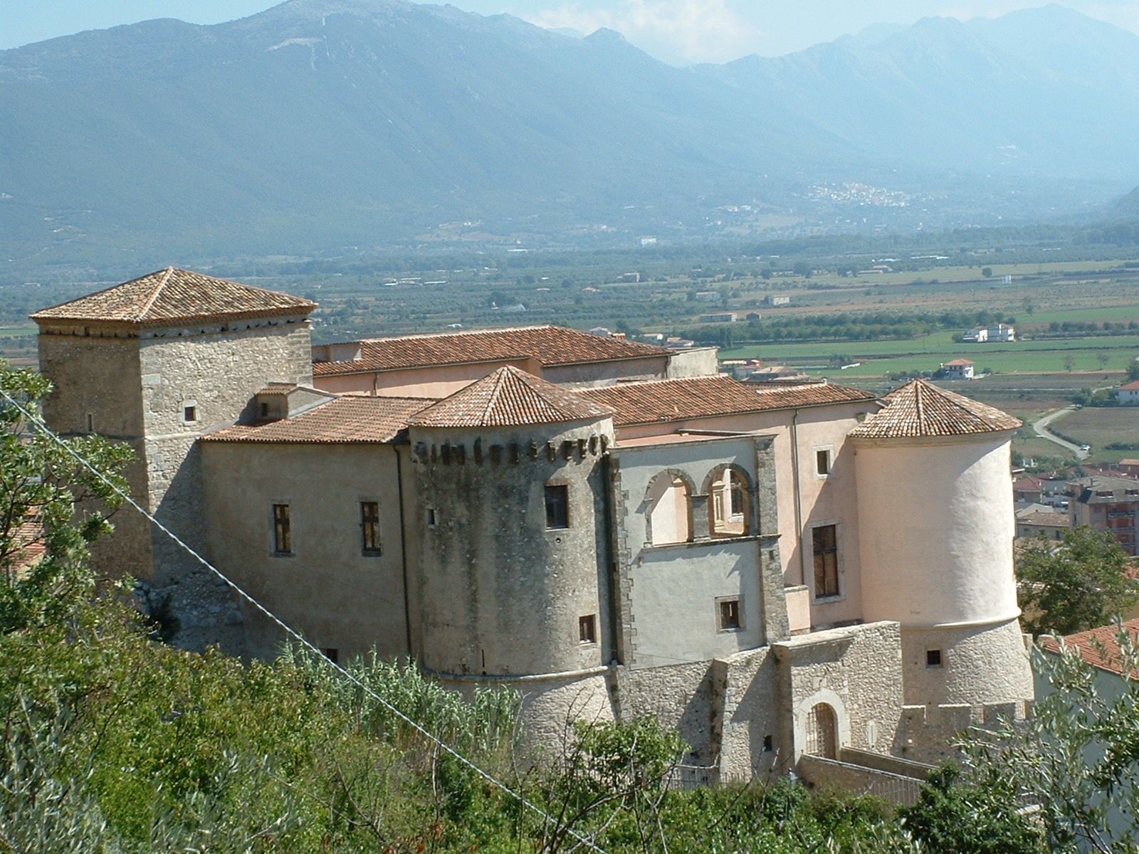 Dvorac Pandone - Cerro al Volturno IS | Secret World Trip Planner