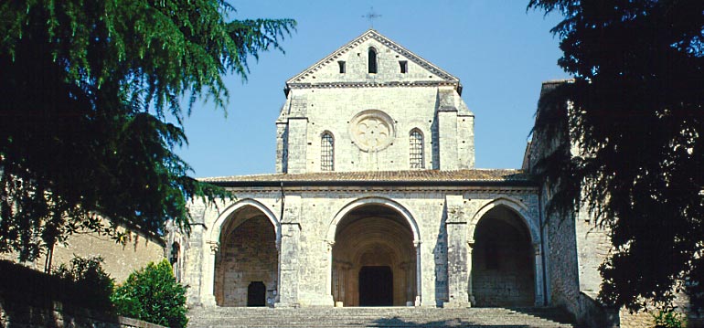Abbaye cistercienne de Casamari - Castelmassimo | Secret World Trip Planner