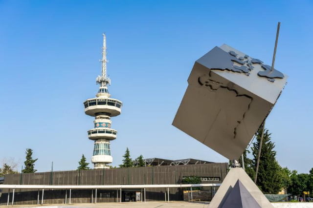 Torre OTE: Dove la ristorazione incontra un panorama a 360 gradi - Thessaloniki | Secret World Trip Planner