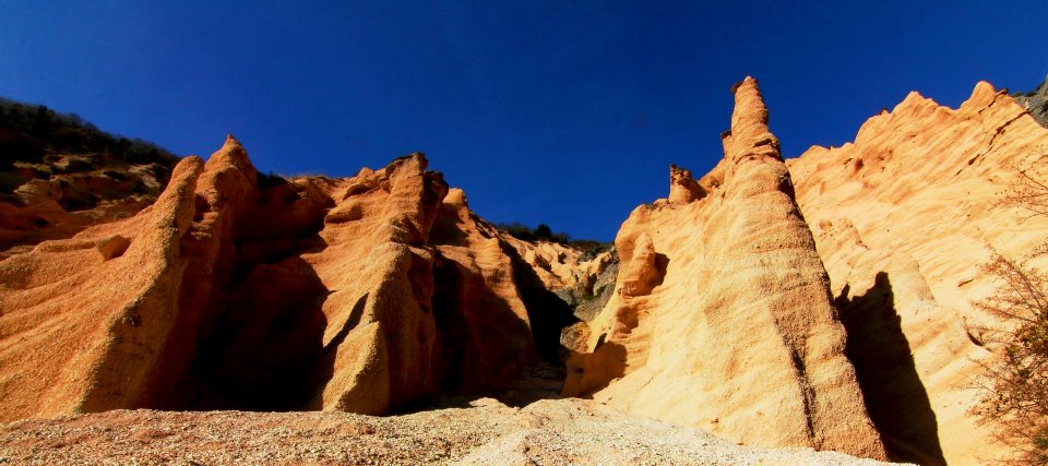 Fiastra punased terad - Trebbio | Secret World Trip Planner