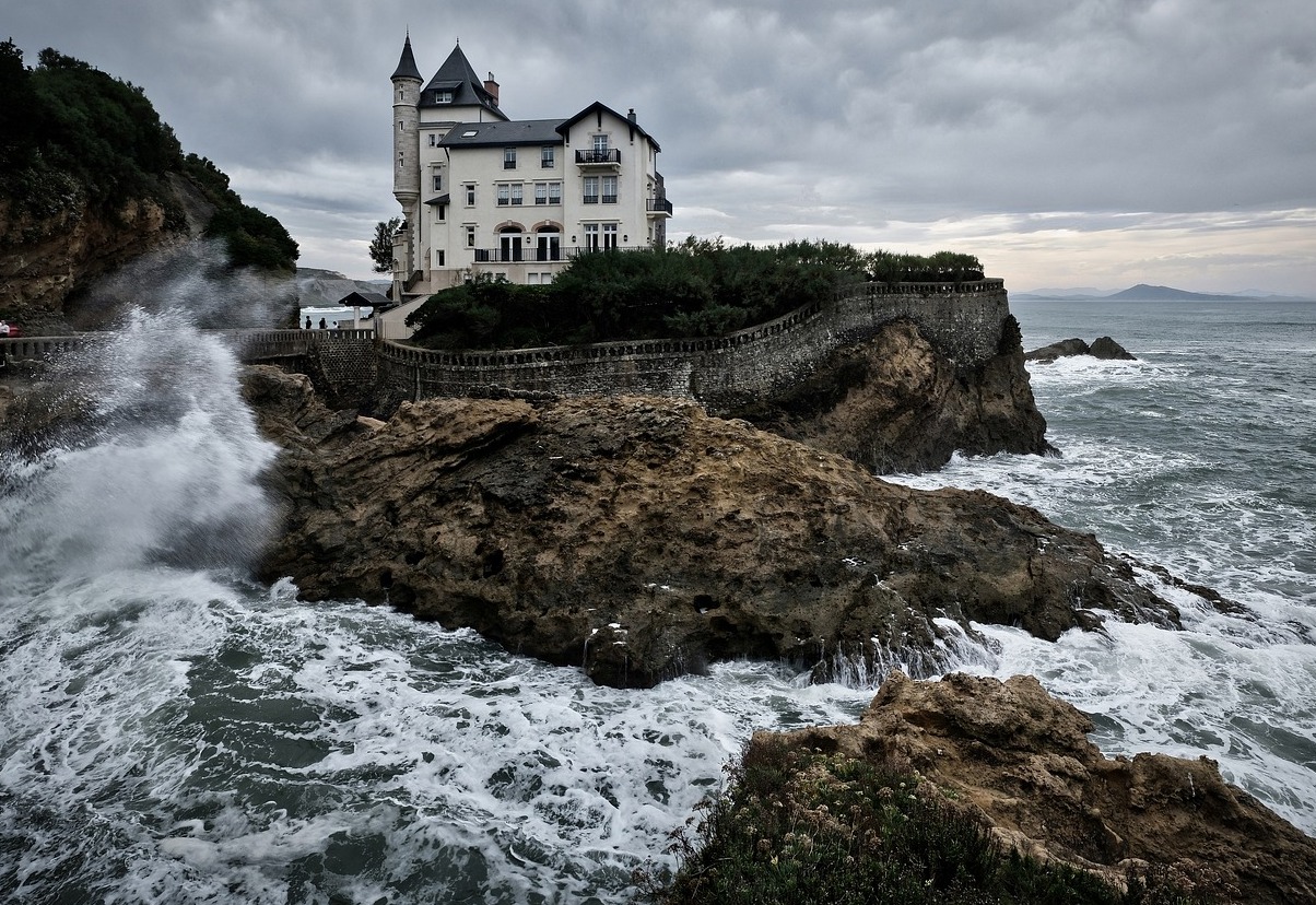 Biarritz : Les plus célèbres stations balnéaires de la côte basque. - Biarritz | Secret World Trip Planner
