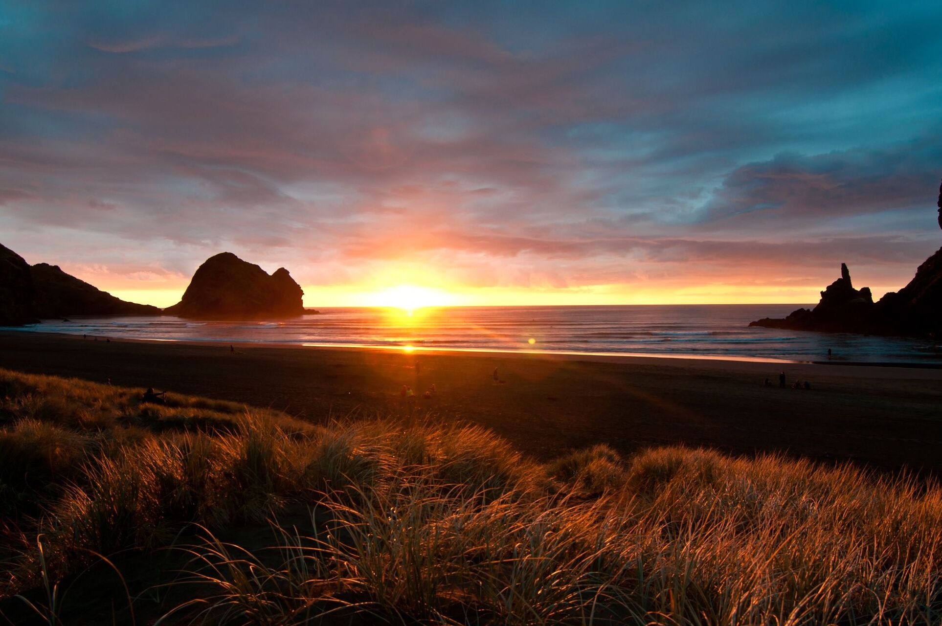 Piha is a wonderful surfing location — Piha
