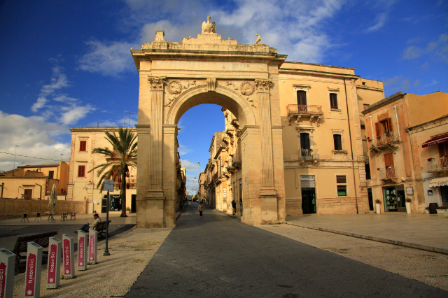 Porta Reale - Noto | Secret World Trip Planner