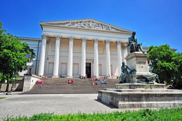 Musée national hongrois - Budapest | Secret World Trip Planner