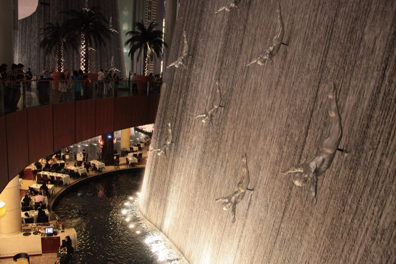 Cascade du centre commercial de Dubaï - Dubai | Secret World Trip Planner