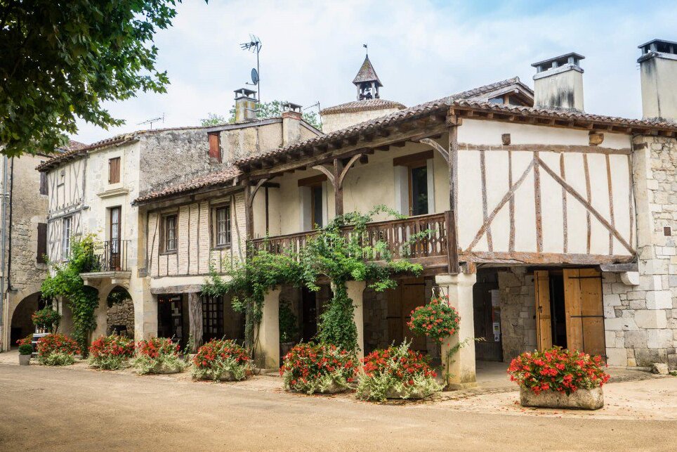 Fourcès, est une charmante petite bastide — Fourcès