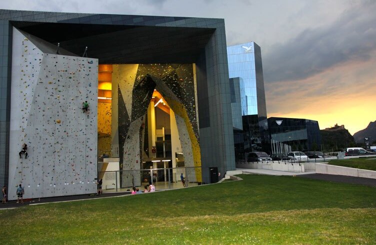 Le Salewa Cube est le rêve d'un alpiniste - Bolzano | Secret World Trip Planner