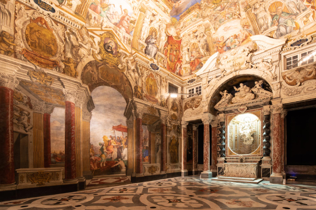 Vierge Marie Reine de Gênes - Palazzo Ducale | Secret World Trip Planner