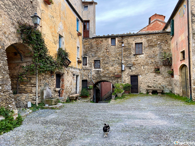Кола Мікері: зачароване село Тура Хейєрдала - Colla Micheri | Secret World Trip Planner
